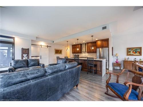 215-38 Harbour Street, Port Dover, ON - Indoor Photo Showing Living Room