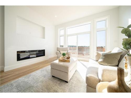 84 Pike Creek Drive, Cayuga, ON - Indoor Photo Showing Living Room With Fireplace