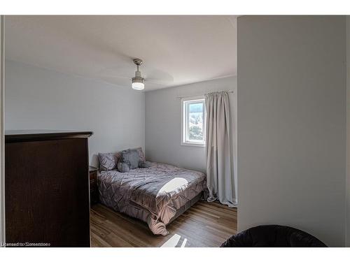 16 Gaal Court, Brantford, ON - Indoor Photo Showing Bedroom