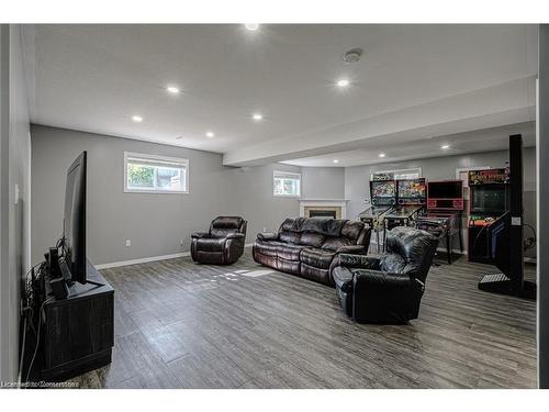 16 Gaal Court, Brantford, ON - Indoor