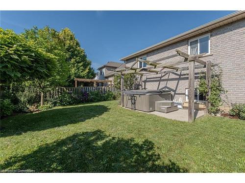 16 Gaal Court, Brantford, ON - Outdoor