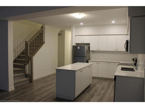 27-110 Fergus Avenue, Kitchener, ON - Indoor Photo Showing Kitchen With Double Sink