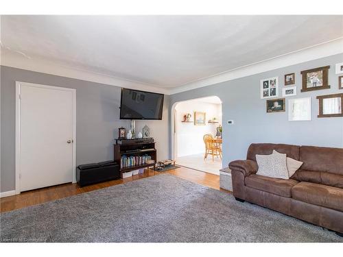 158 Harris Street, Delhi, ON - Indoor Photo Showing Living Room