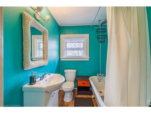 207 Market Street E, Port Dover, ON - Indoor Photo Showing Bathroom