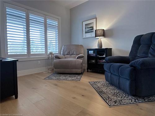 139 New Lakeshore Road, Port Dover, ON - Indoor Photo Showing Living Room