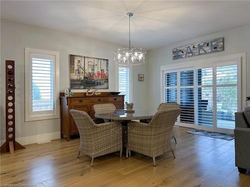 139 New Lakeshore Road, Port Dover, ON - Indoor Photo Showing Living Room