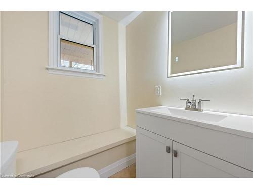 286 Queen Street N, Simcoe, ON - Indoor Photo Showing Bathroom