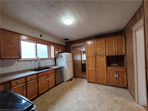 171 Talbot Street N, Simcoe, ON - Indoor Photo Showing Kitchen With Double Sink