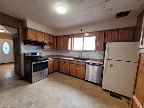 171 Talbot Street N, Simcoe, ON - Indoor Photo Showing Kitchen With Double Sink