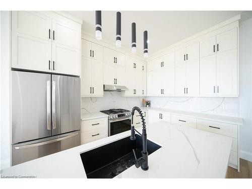 84 Pike Creek Drive, Cayuga, ON - Indoor Photo Showing Kitchen With Upgraded Kitchen