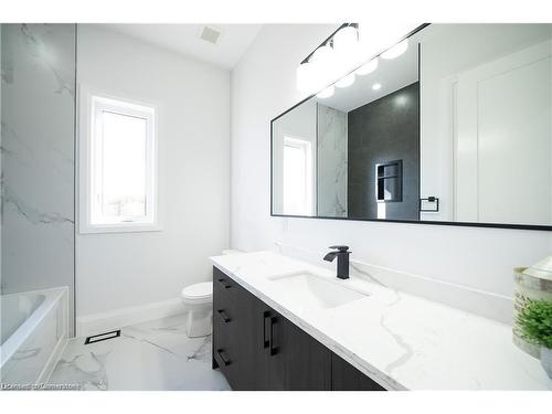 84 Pike Creek Drive, Cayuga, ON - Indoor Photo Showing Bathroom