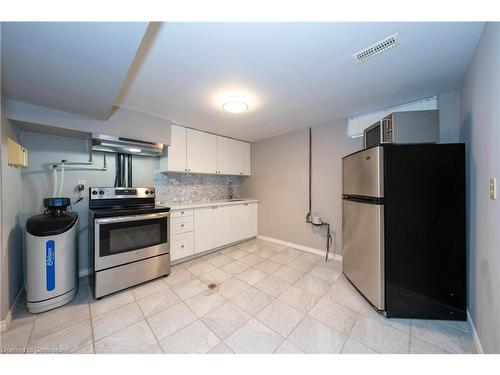 15 Birchlawn Avenue, Cambridge, ON - Indoor Photo Showing Kitchen