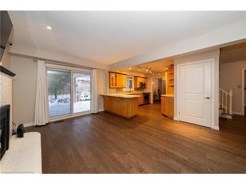 15 Birchlawn Avenue, Cambridge, ON - Indoor Photo Showing Living Room With Fireplace