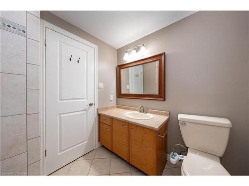 15 Birchlawn Avenue, Cambridge, ON - Indoor Photo Showing Bathroom