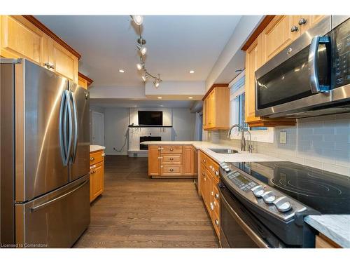 15 Birchlawn Avenue, Cambridge, ON - Indoor Photo Showing Kitchen