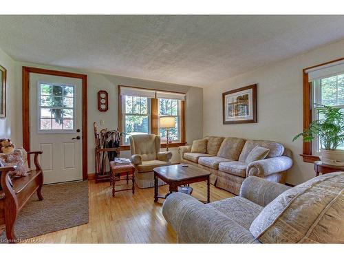 1077 Laplante Road, Norfolk County, ON - Indoor Photo Showing Living Room