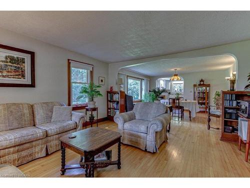 1077 Laplante Road, Norfolk County, ON - Indoor Photo Showing Living Room