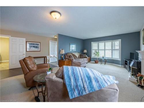 69 Edwin Crescent, Tillsonburg, ON - Indoor Photo Showing Living Room