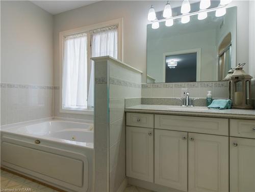 94 Parkwood Drive, Tillsonburg, ON - Indoor Photo Showing Bathroom