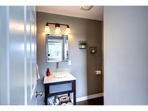 142 Culloden Road, Ingersoll, ON - Indoor Photo Showing Bathroom