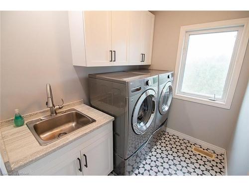 714645 Middletown Line, Oxford Centre, ON - Indoor Photo Showing Laundry Room