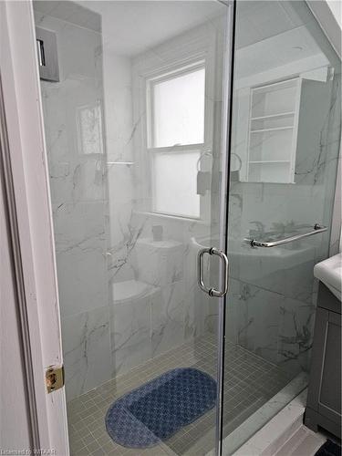 764 Dundas Street, Woodstock, ON - Indoor Photo Showing Bathroom