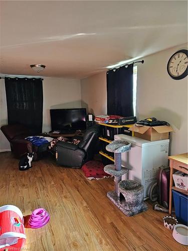 18 Chapel Street, Woodstock, ON - Indoor Photo Showing Other Room