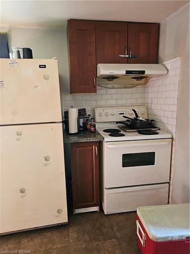 18 Chapel Street, Woodstock, ON - Indoor Photo Showing Kitchen