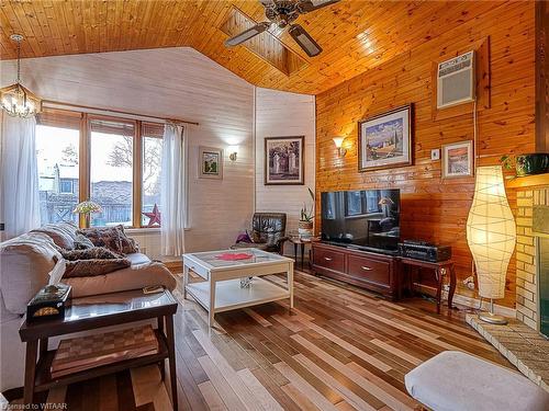 263 Light Street, Woodstock, ON - Indoor Photo Showing Living Room