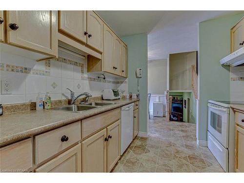 6 Seneca Place, Woodstock, ON - Indoor Photo Showing Kitchen With Double Sink
