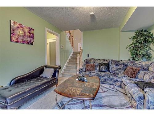 6 Seneca Place, Woodstock, ON - Indoor Photo Showing Living Room