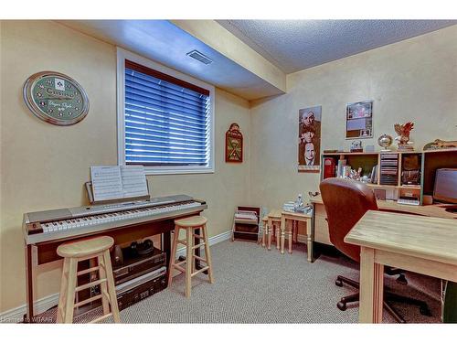 6 Seneca Place, Woodstock, ON - Indoor Photo Showing Other Room