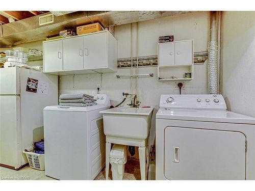 6 Seneca Place, Woodstock, ON - Indoor Photo Showing Laundry Room