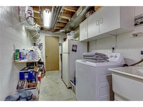 6 Seneca Place, Woodstock, ON - Indoor Photo Showing Laundry Room