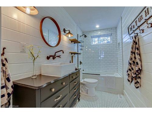 685778 Highway 2, Woodstock, ON - Indoor Photo Showing Bathroom