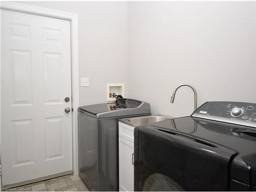 517 Hummingbird Crescent, Woodstock, ON - Indoor Photo Showing Laundry Room