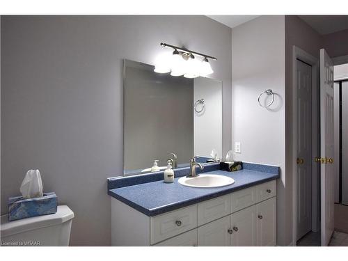 517 Hummingbird Crescent, Woodstock, ON - Indoor Photo Showing Bathroom