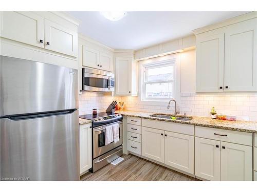 19 Cayley Street, Norwich, ON - Indoor Photo Showing Kitchen With Upgraded Kitchen