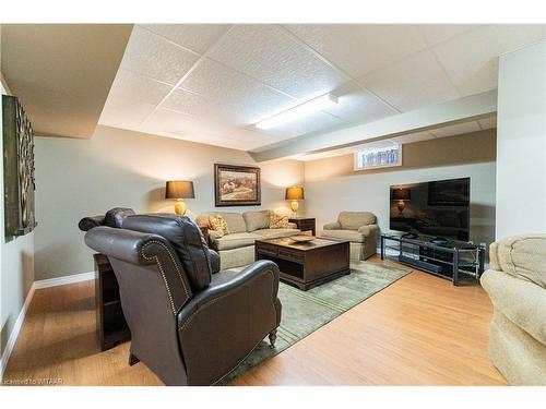 90 Weston Drive, Tillsonburg, ON - Indoor Photo Showing Bedroom