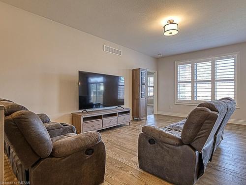 51 Thames Springs Crescent, Thamesford, ON - Indoor Photo Showing Living Room