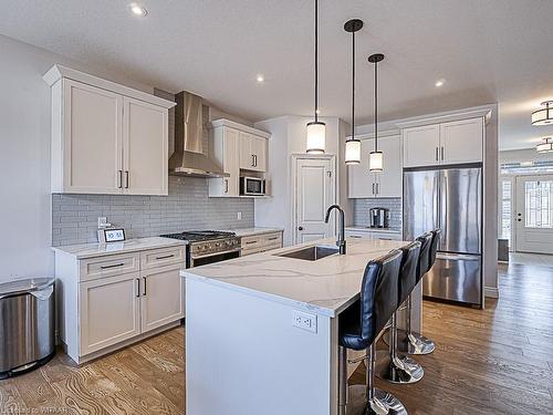 51 Thames Springs Crescent, Thamesford, ON - Indoor Photo Showing Kitchen With Upgraded Kitchen