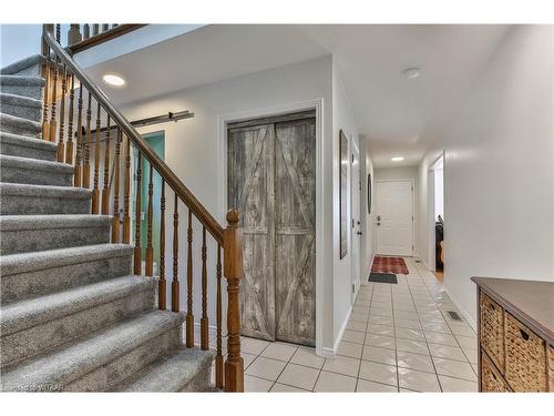 78 Millridge Court, London, ON - Indoor Photo Showing Living Room