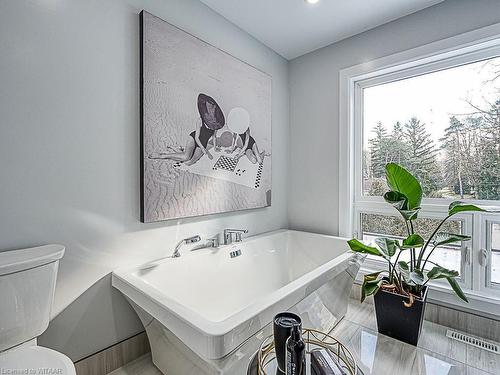 647 Devonshire Avenue Avenue, Woodstock, ON - Indoor Photo Showing Bathroom