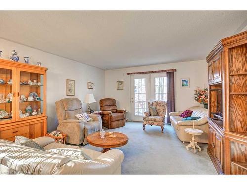 124 Wilson Avenue, Tillsonburg, ON - Indoor Photo Showing Living Room