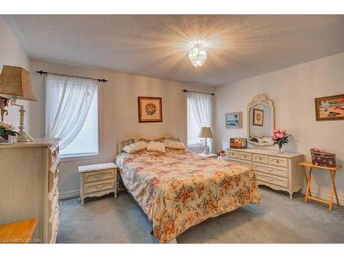 124 Wilson Avenue, Tillsonburg, ON - Indoor Photo Showing Bedroom