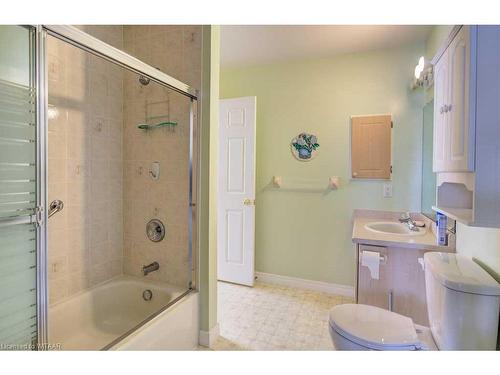 124 Wilson Avenue, Tillsonburg, ON - Indoor Photo Showing Bathroom