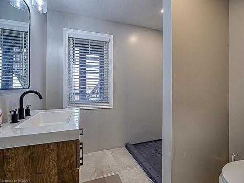 479 Champlain Avenue, Woodstock, ON - Indoor Photo Showing Bathroom