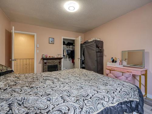 6-292 Traynor Avenue, Kitchener, ON - Indoor Photo Showing Bedroom