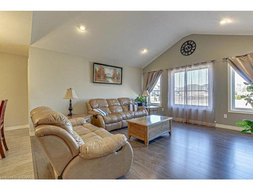 156 Glendale Drive, Tillsonburg, ON - Indoor Photo Showing Living Room