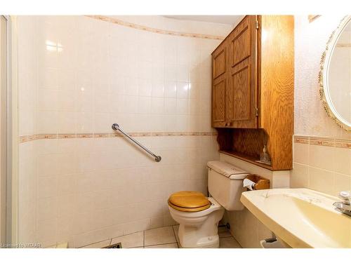 4974 Marion Street, Dorchester, ON - Indoor Photo Showing Bathroom